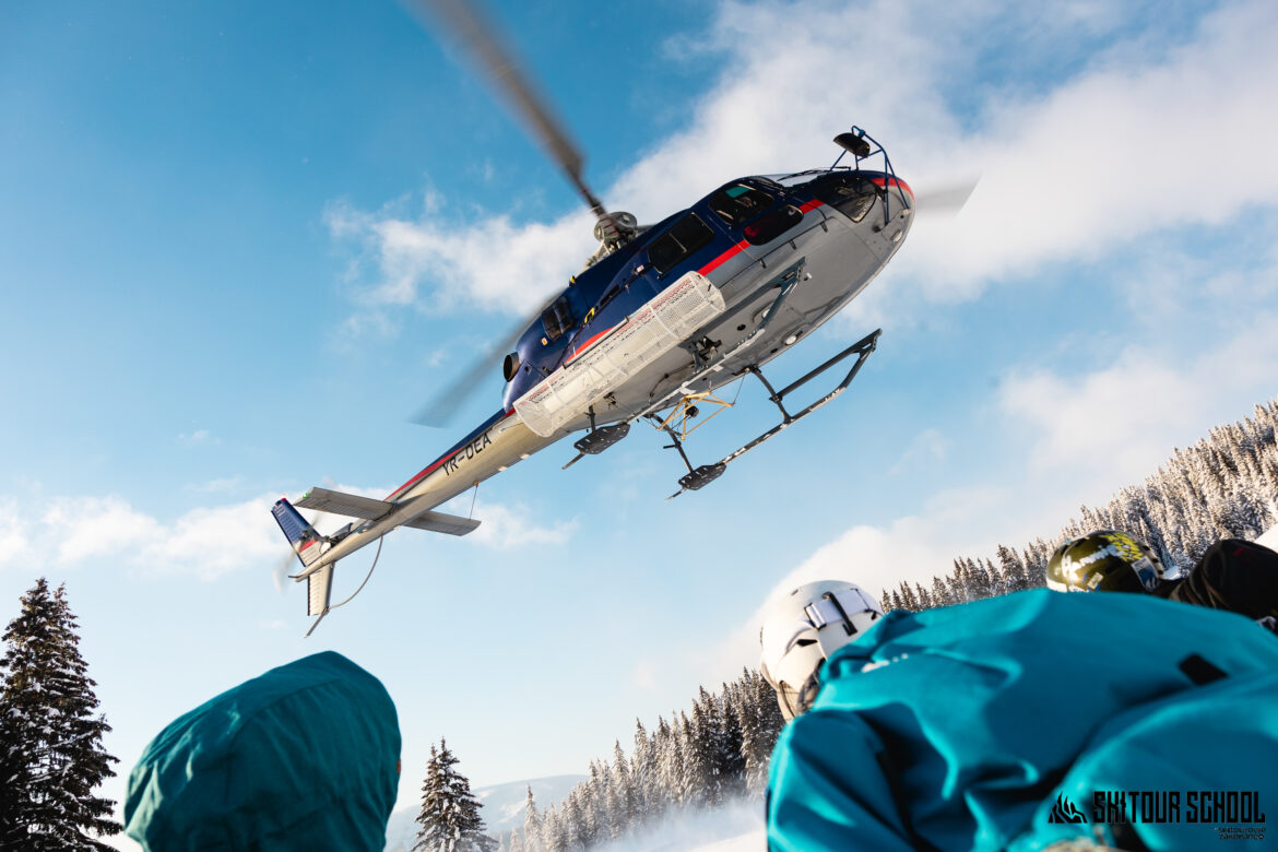wylot helikopterem podczas obozu freeride'owego Heliski Rumunia Freeride Camp