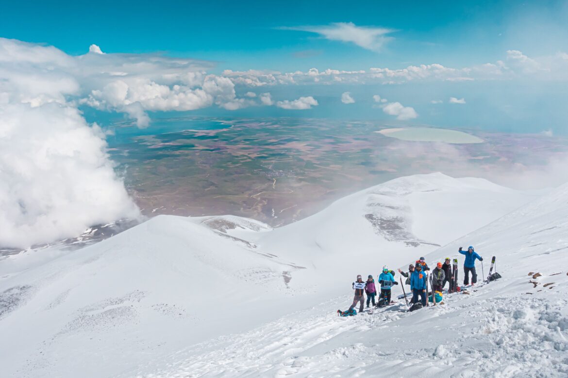 aklimatyzacja podczas obozu skiturowego Mt Ararat ze Skitour School