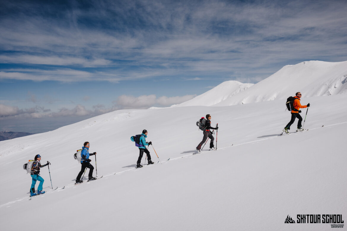 wycieczka skiturowa podczas obozu na Balkanach ze Skitour School