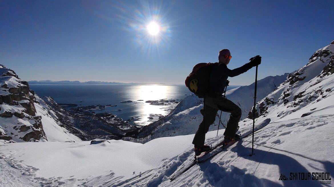 wycieczka skiturowa na okoliczny szczyt -Lofoty Skitour Camp