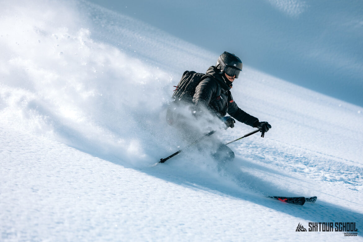jazda w puchu podczas obozu freeride'owego w Rumunii